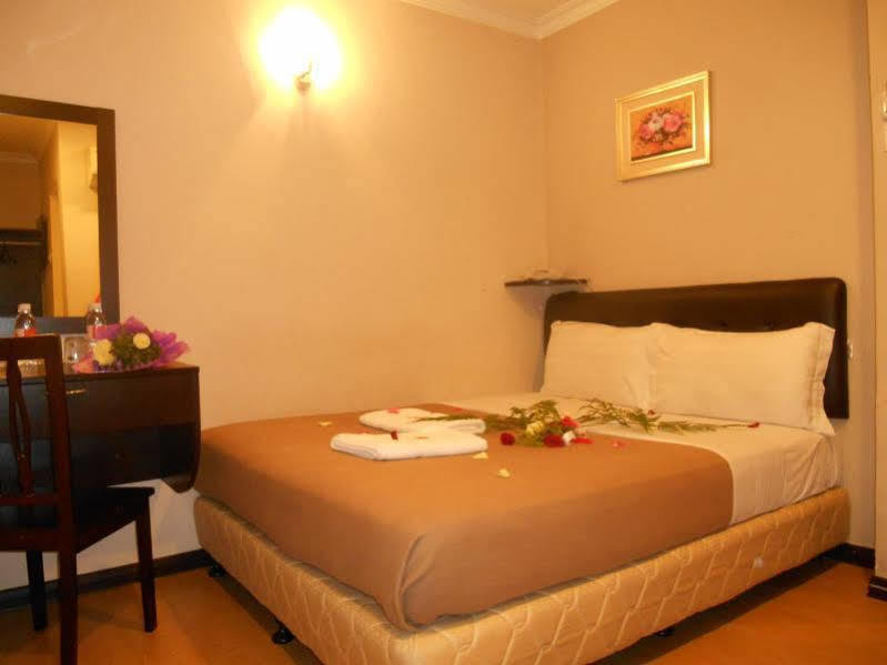 Sai Villa Hotel Near Klia & Klia2 Nilai Zewnętrze zdjęcie