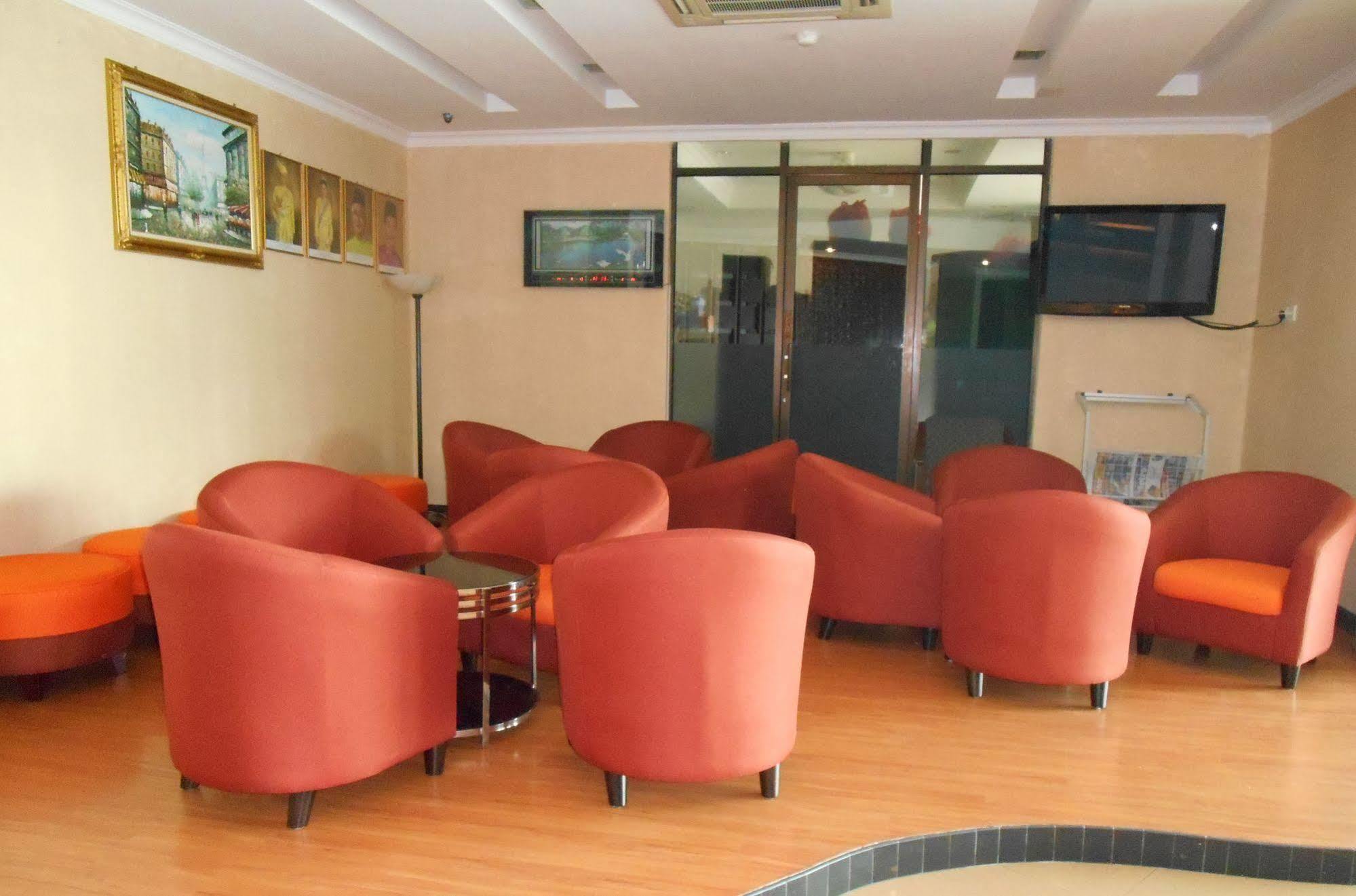 Sai Villa Hotel Near Klia & Klia2 Nilai Zewnętrze zdjęcie