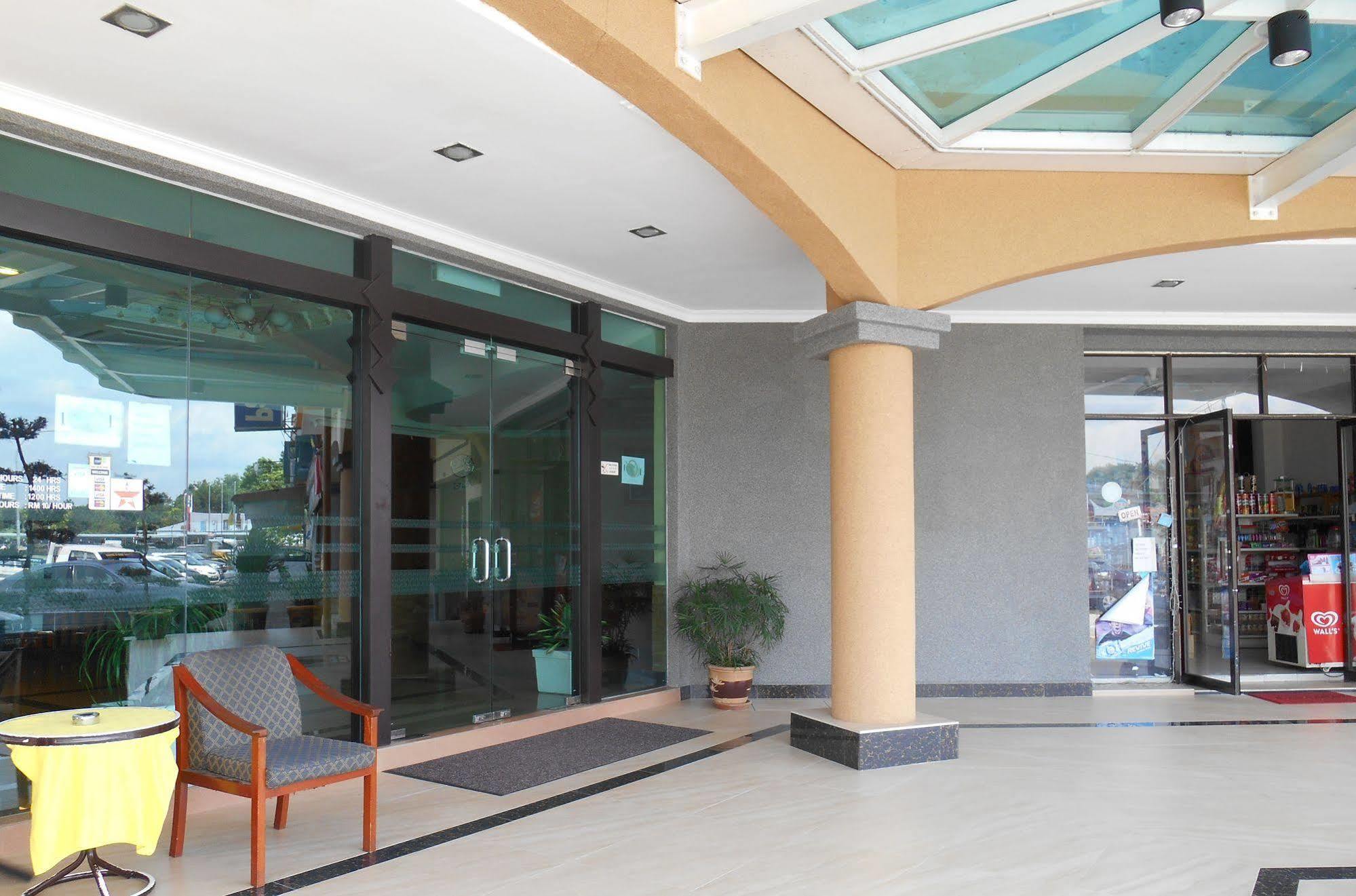 Sai Villa Hotel Near Klia & Klia2 Nilai Zewnętrze zdjęcie