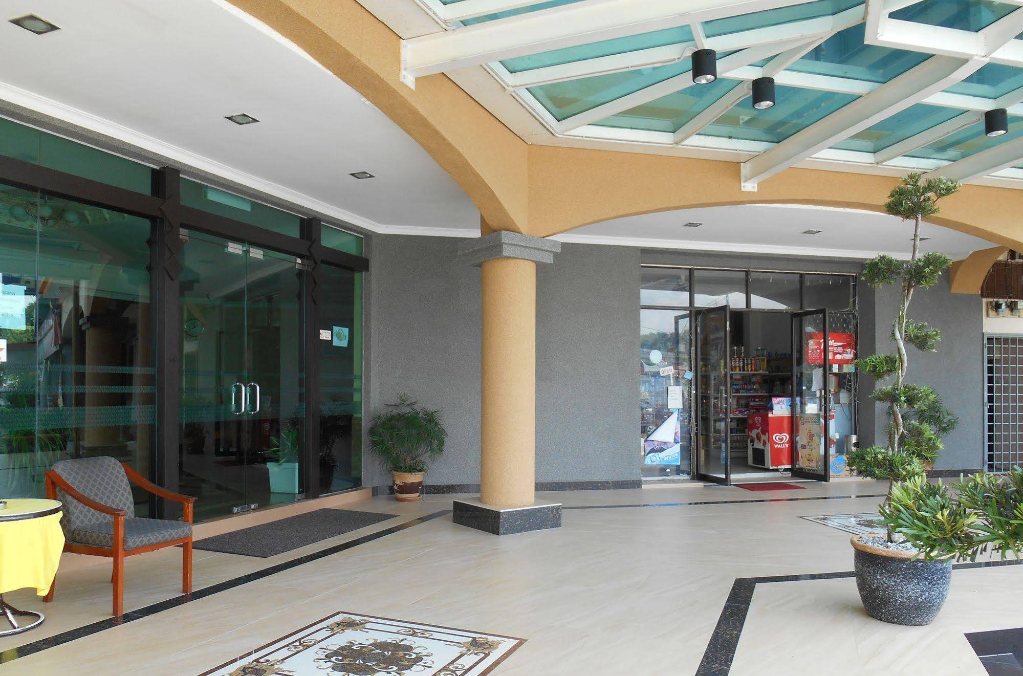 Sai Villa Hotel Near Klia & Klia2 Nilai Zewnętrze zdjęcie