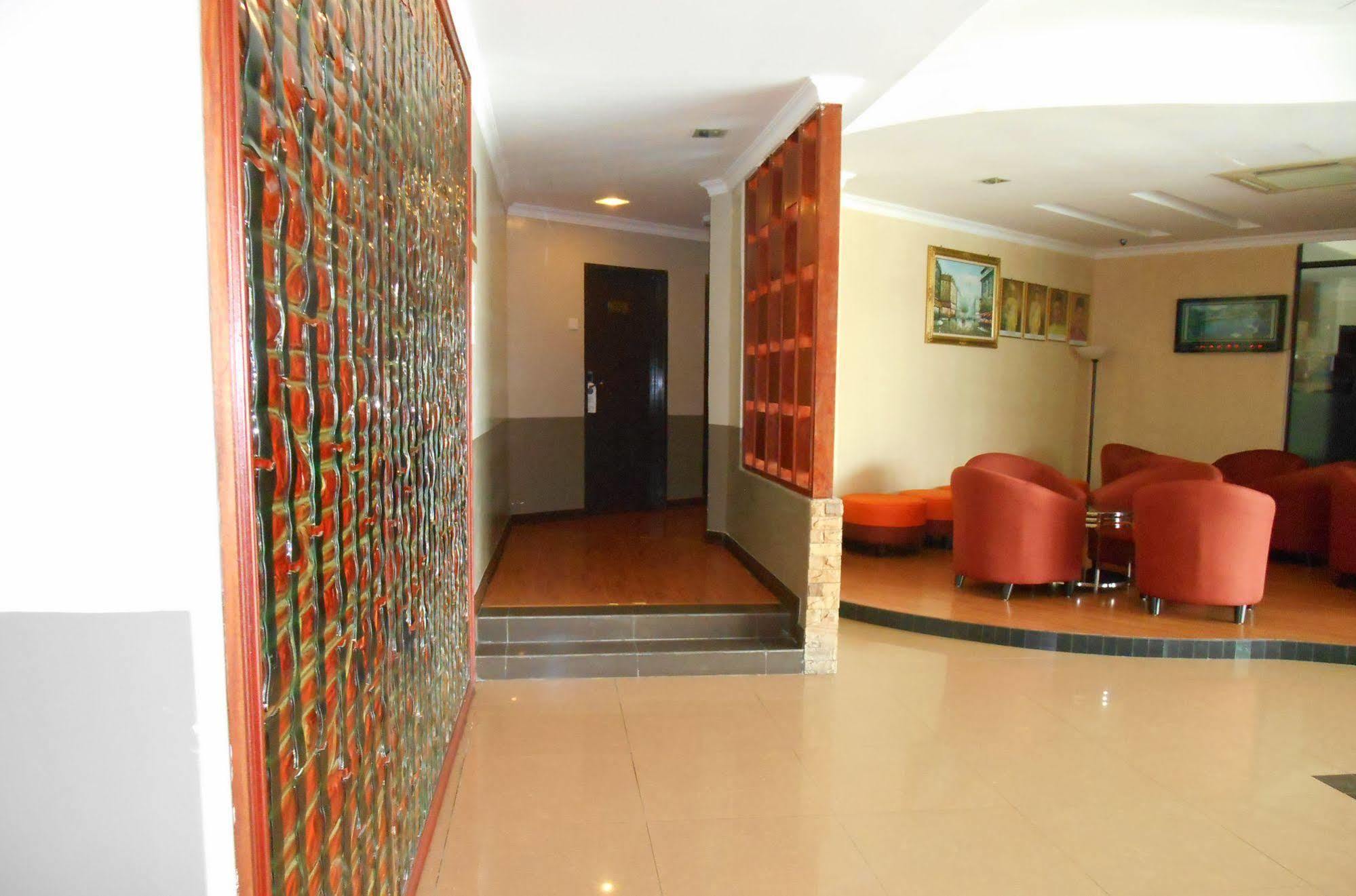 Sai Villa Hotel Near Klia & Klia2 Nilai Zewnętrze zdjęcie