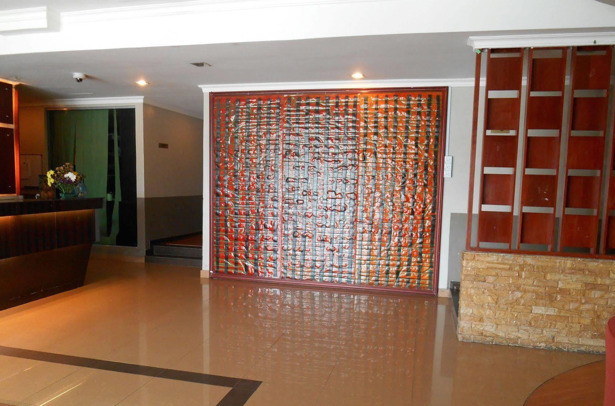 Sai Villa Hotel Near Klia & Klia2 Nilai Zewnętrze zdjęcie